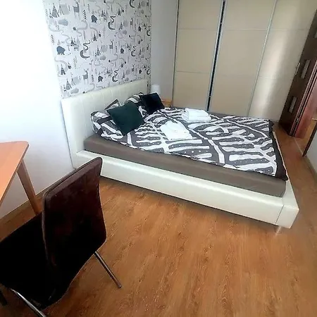 Apartament Przy Debowym Skwerze דירה